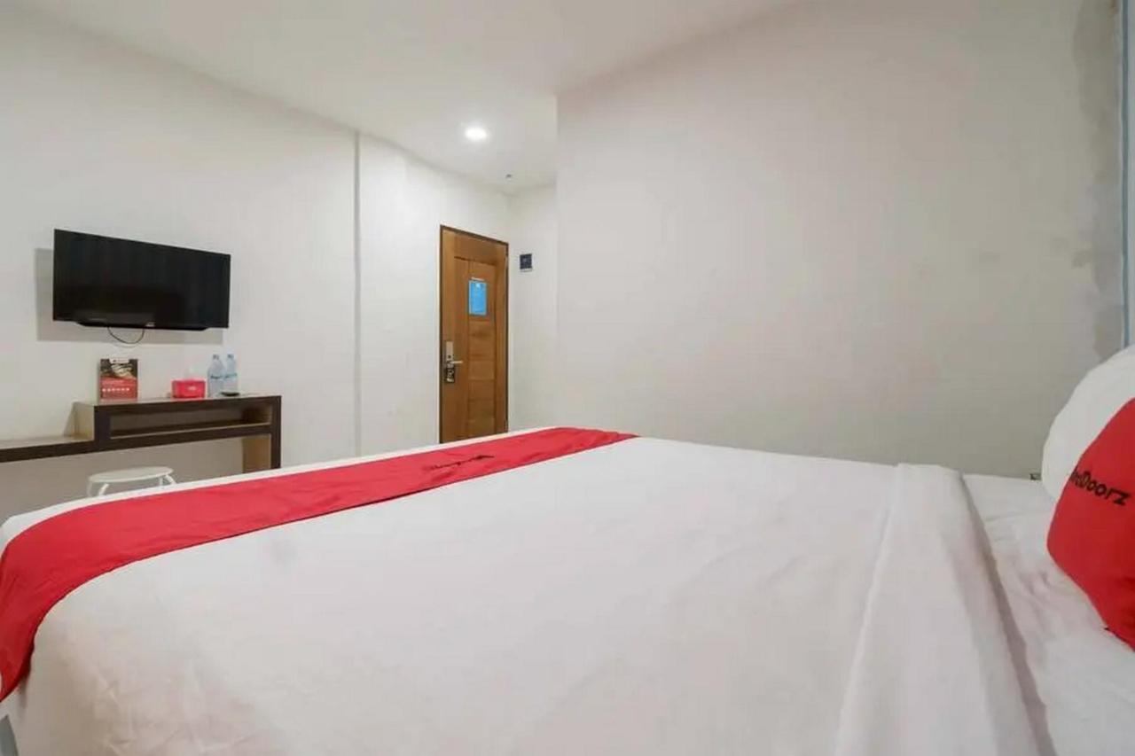 Reddoorz Plus @ Cemara Asri Medan Zewnętrze zdjęcie