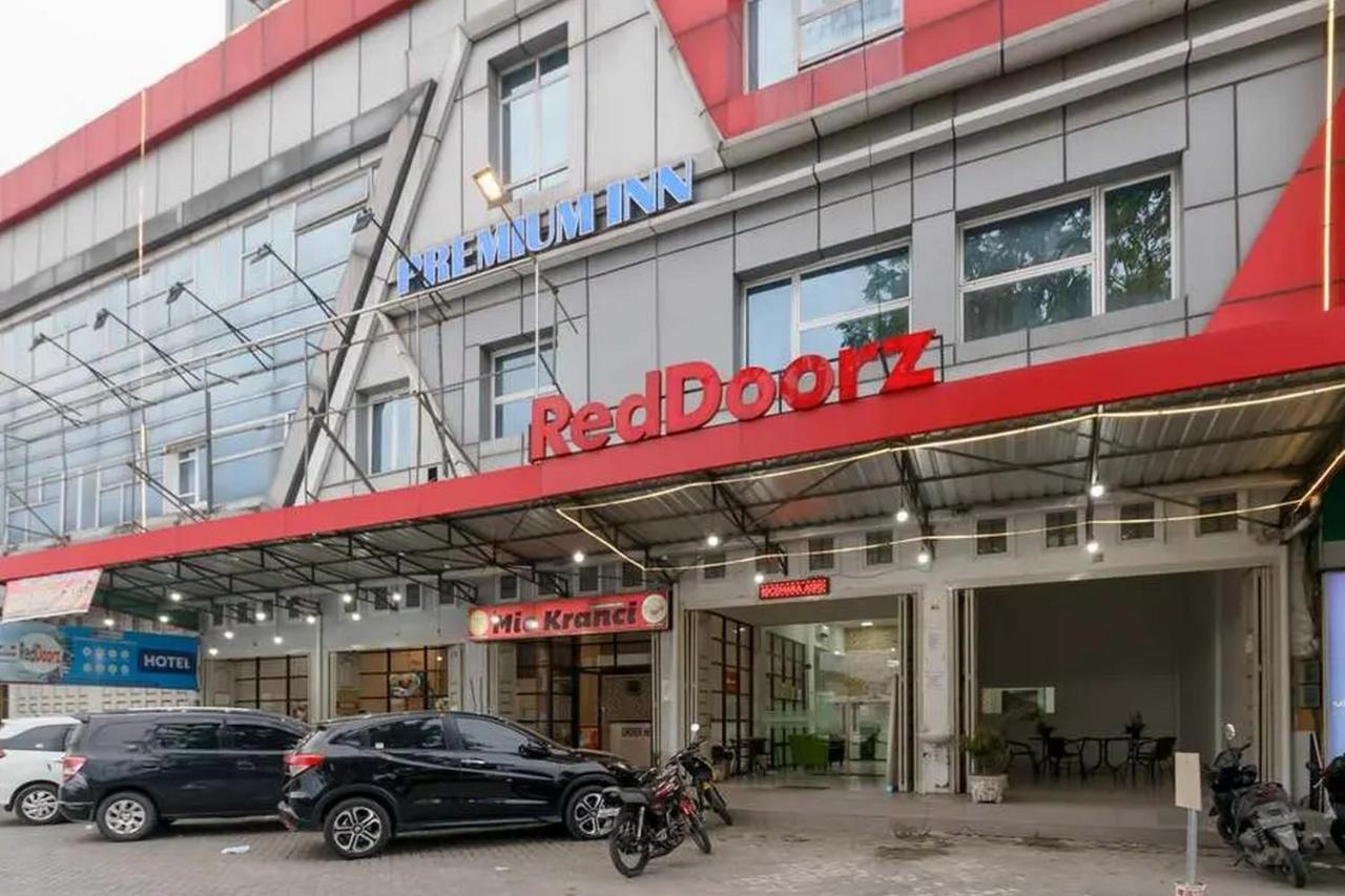 Reddoorz Plus @ Cemara Asri Medan Zewnętrze zdjęcie